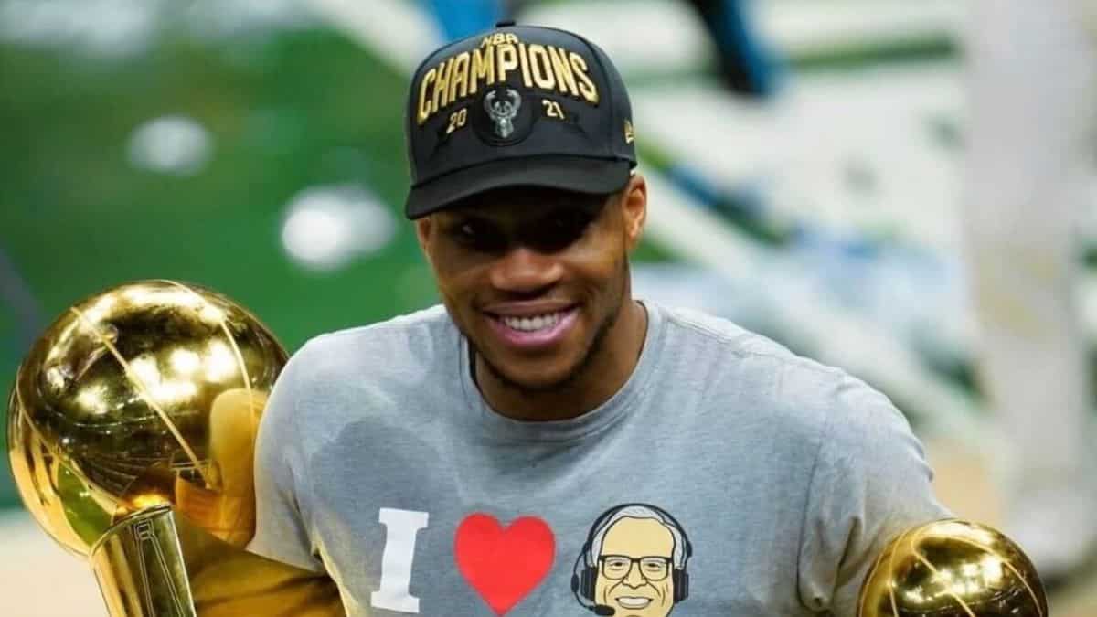 NBA: Giannis Antetokounmpo agrees to three-year extension with Milwaukee Bucks NBA: Giannis Antetokounmpo agrees to three-year extension with Milwaukee Bucks