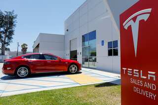 Tesla knew about autopilot steering malfunction before fatal crash, lawyer reveals 