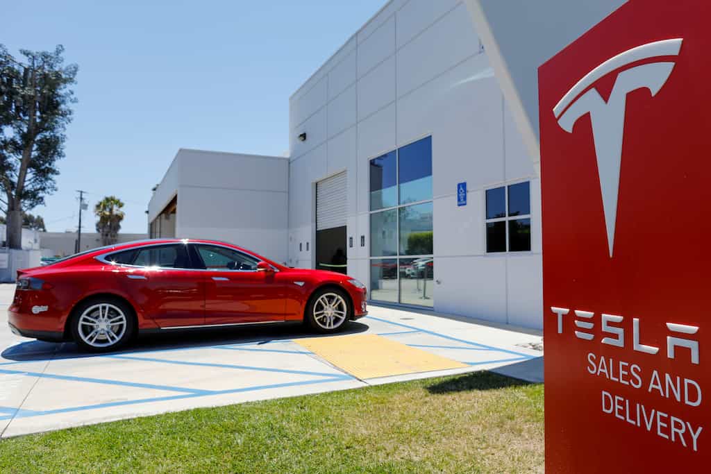 Tesla knew about autopilot steering malfunction before fatal crash, lawyer reveals 