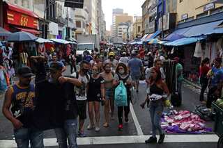 Brazilian retail sector faces challenges amidst rising debt and online competition 