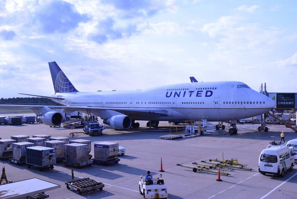 United Airlines flight diverted in US after plane windshield cracks mid-air