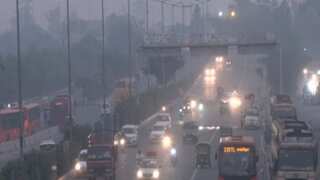 India: Delhi's chilling temperatures making air quality worse as AQI remains 'very poor'