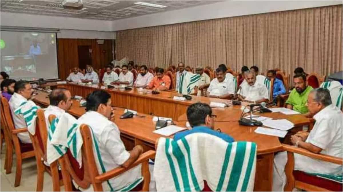 Kerala: All-party meeting, convened after blasts, adopts resolution for social unity Kerala: All-party meeting, convened after blasts, adopts resolution for social unity