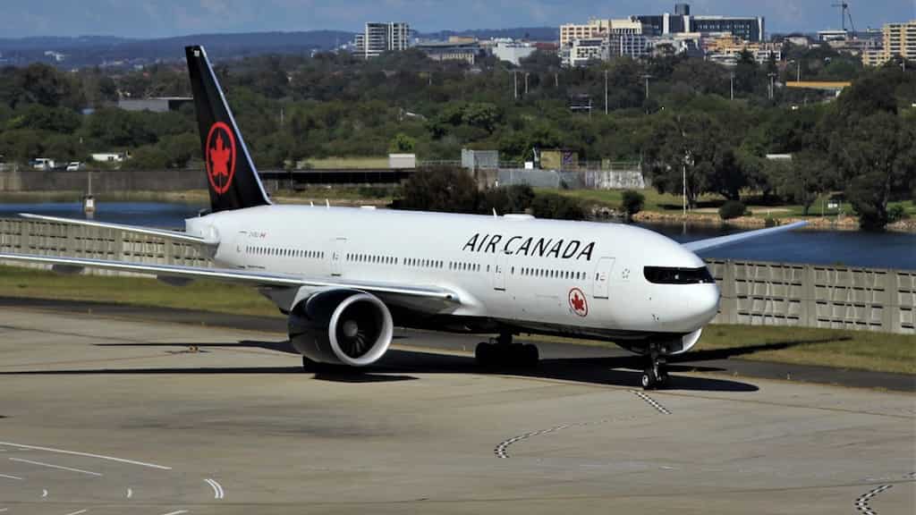 Air Canada: 49-year-old disabled man drags himself off plane as airline didn't provide wheelchair