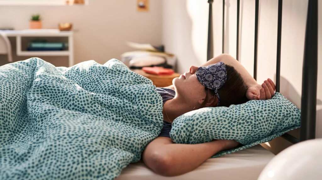 Brain weakens neuronal connections while you sleep, but only during first half