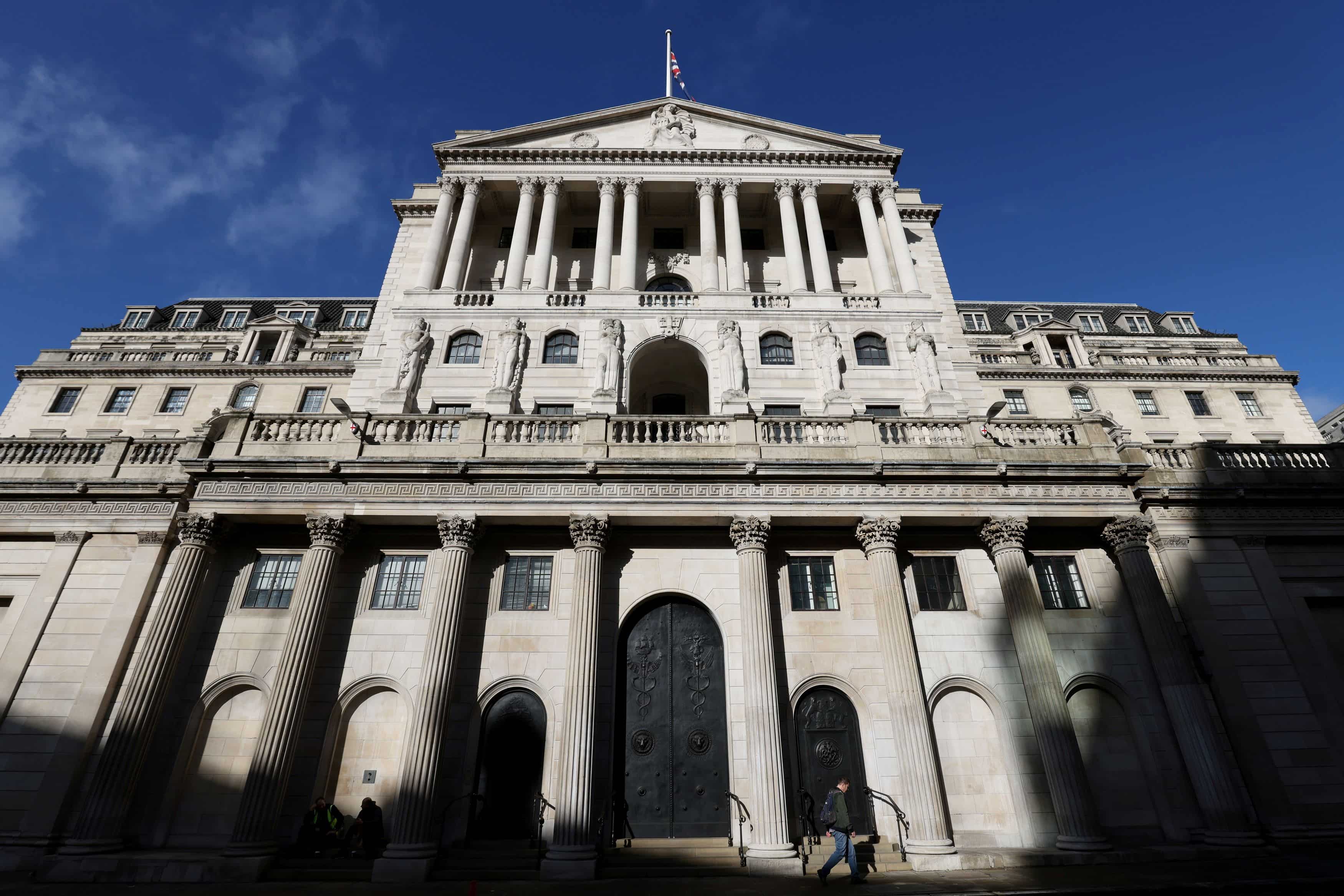 Bank of England holds firm on 15-year high interest rates amid economic uncertainties 