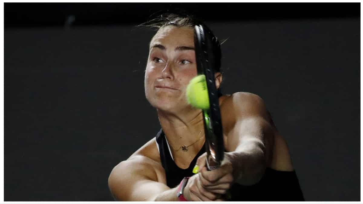 Tennis: Aryna Sabalenka grabs lead vs Elena Rybakina in WTA Finals before heavy rain suspends match Tennis: Aryna Sabalenka grabs lead vs Elena Rybakina in WTA Finals before heavy rain suspends match