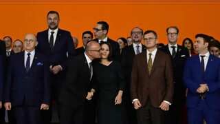 Croatian foreign minister sparks controversy by making attempt to kiss German peer