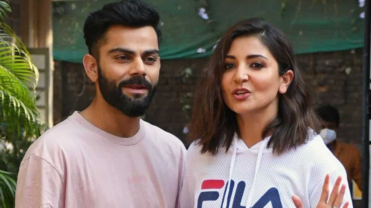 Anushka Sharma adorably wishes Virat Kohli on his birthday; shares his rare bowling record Anushka Sharma adorably wishes Virat Kohli on his birthday; shares his rare bowling record