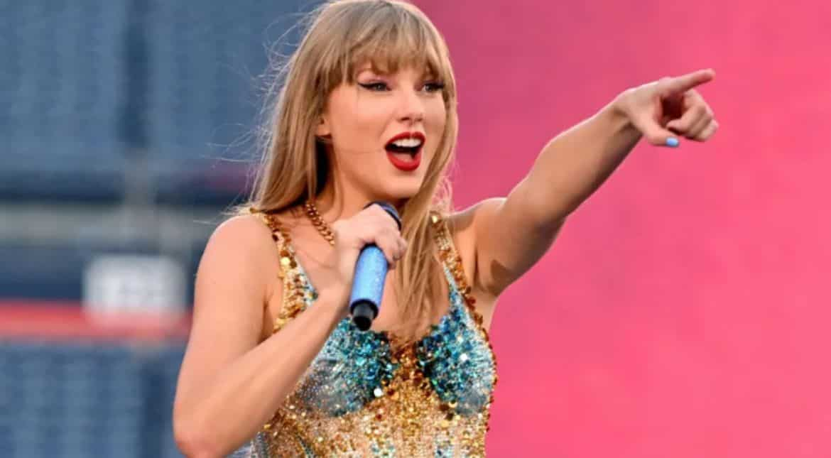 Taylor Swift forgets lyrics to her song mid-performance, laughs and ...