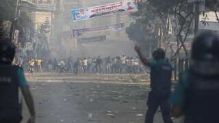 Bangladesh: 8,000 opposition figures arrested amid raging political crisis ahead of elections