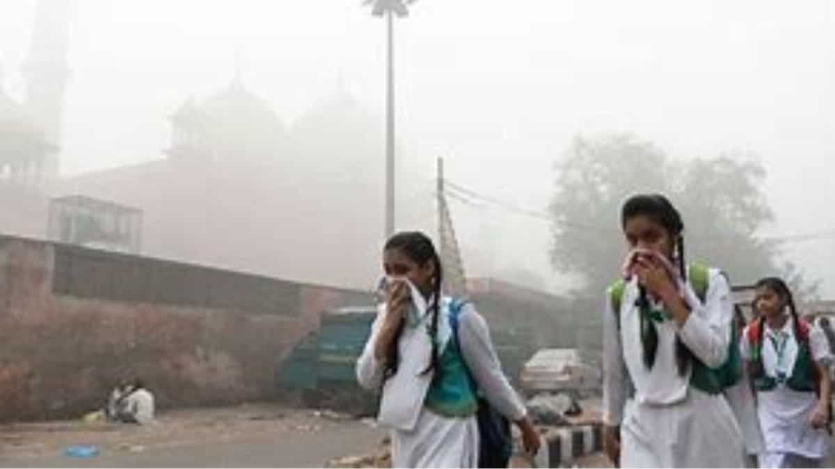 Delhi Air Pollution: Delhi's AQI witnesses mild improvement, shifts to ‘very poor’ category