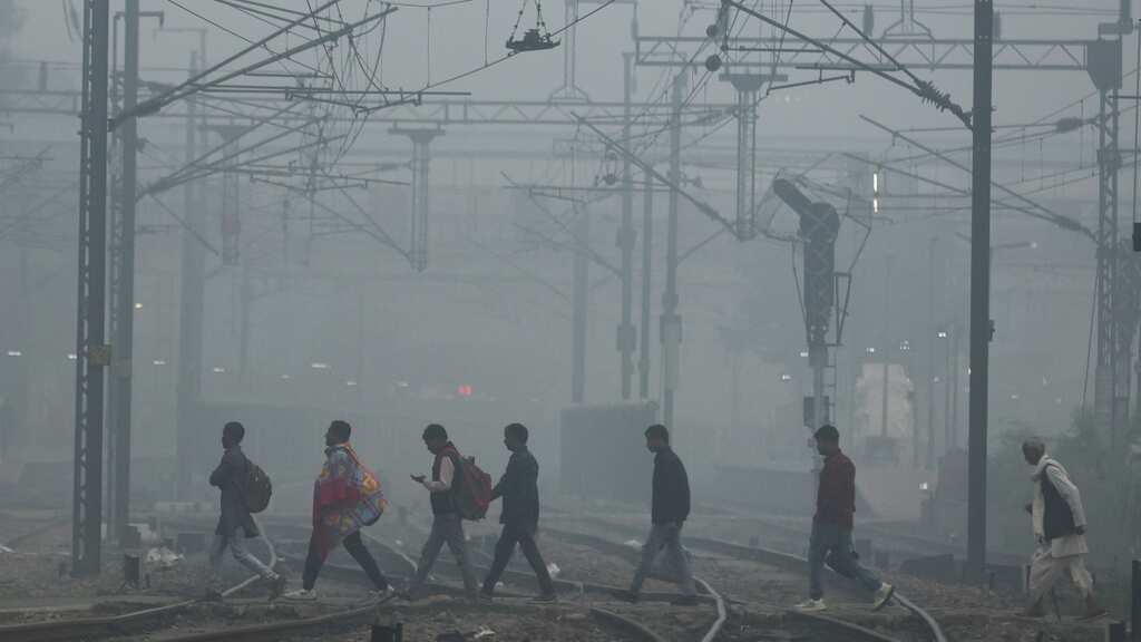 Delhi govt orders early winter break in schools from November 9 to 18 due to air pollution