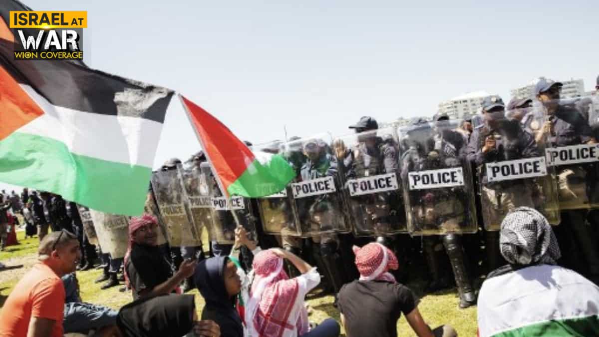 Israel-Hamas war: Pro-Israel and pro-Palestinian protesters clash in South Africa Israel-Hamas war: Pro-Israel and pro-Palestinian protesters clash in South Africa
