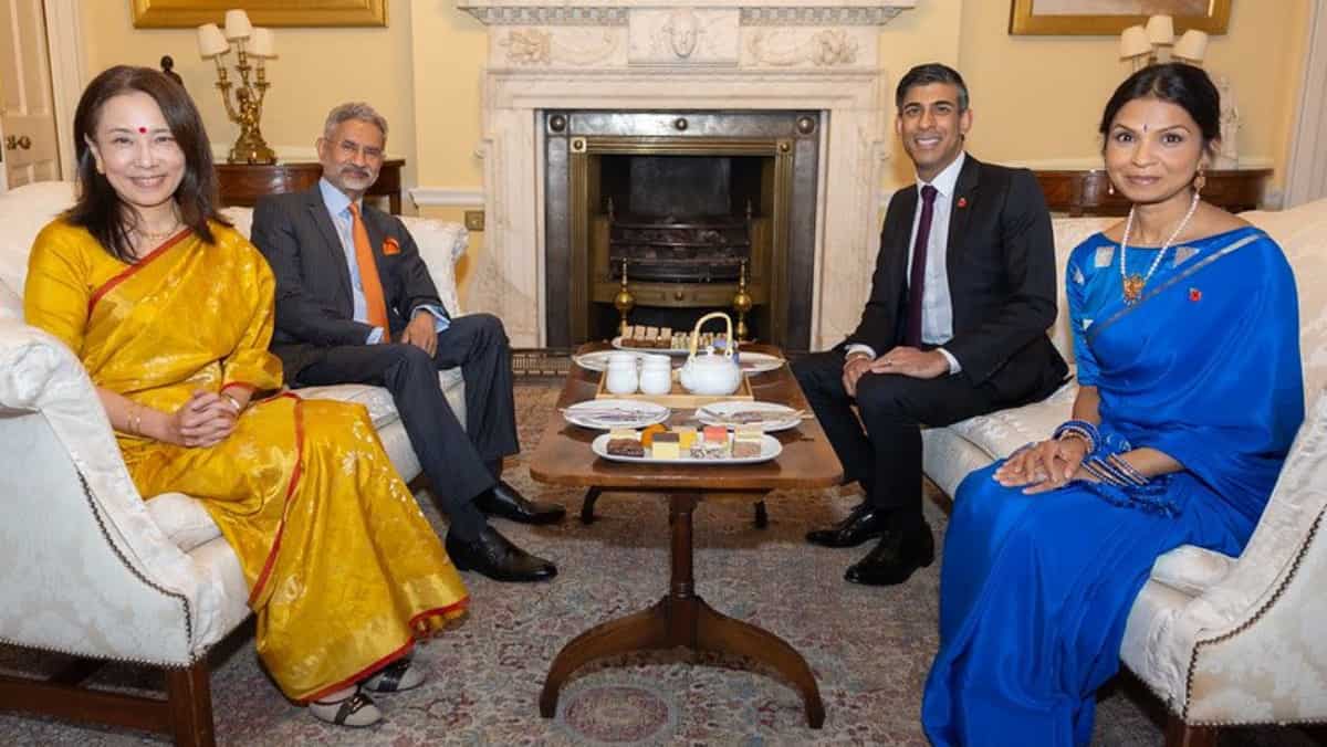 Jaishankar extends Diwali greetings to Rishi Sunak, gifts Lord Ganesha idol and Kohli-signed bat