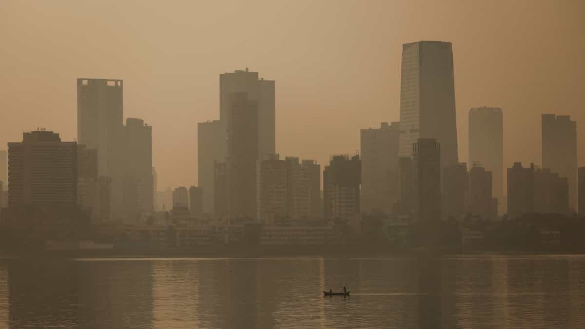 Layer of haze envelops Mumbai