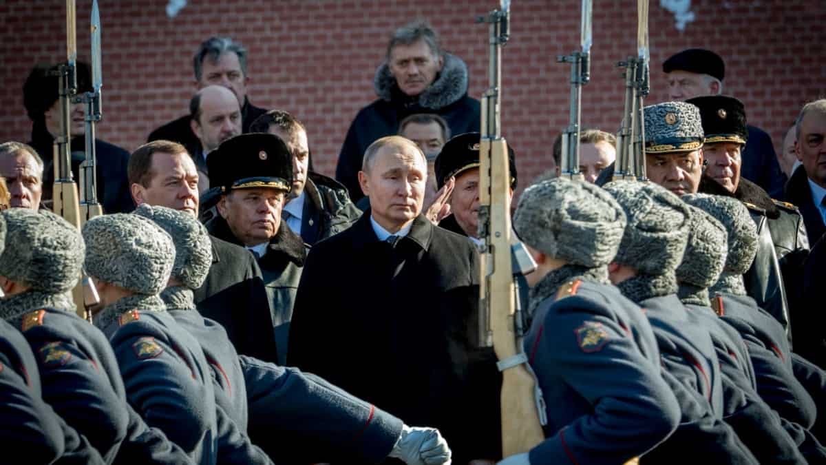 Russian media announces retreat of forces from Dnipro River, only to retract within minutes