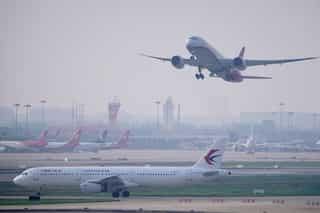 China-US direct flights soar as prices plummet, boosts travel prospects