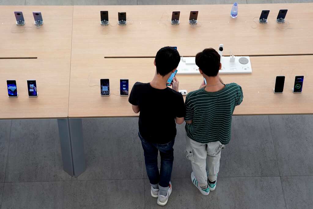 Huawei surge propels China's smartphone market to 11pc growth in October