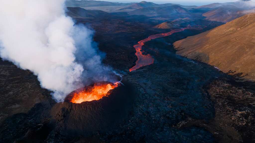 Situation may worsen in Iceland's sinking town, lava likely to flow from fissures for weeks, warn experts