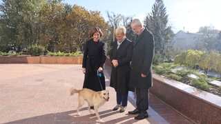 Moldovan President's dog bites visiting Austrian President on the hand, overturns protocol