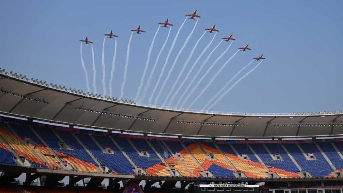 From air show to presenting special blazer to winning captains, check ...