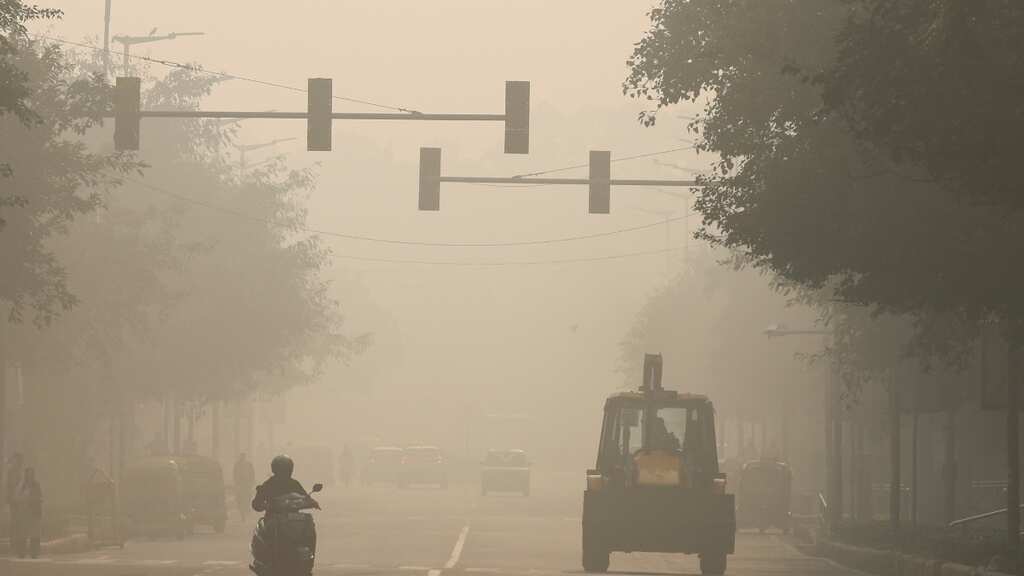 India: Delhi's AQI reaches 'very poor' category after recording 'severe' category for three days