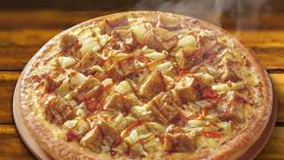 Outrageous but tasty! Stinking tofu pizza sells in mainland China for a week