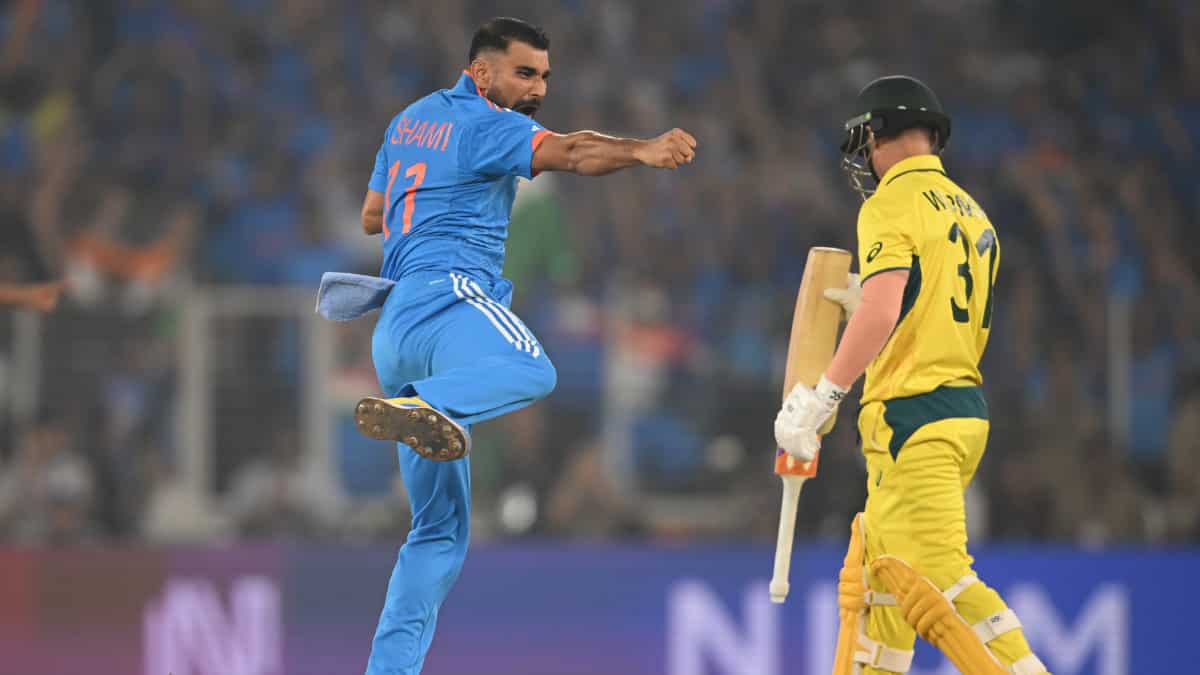 World Cup Final: Shami strikes gold in his first over, gets Warner caught in slips - WATCH