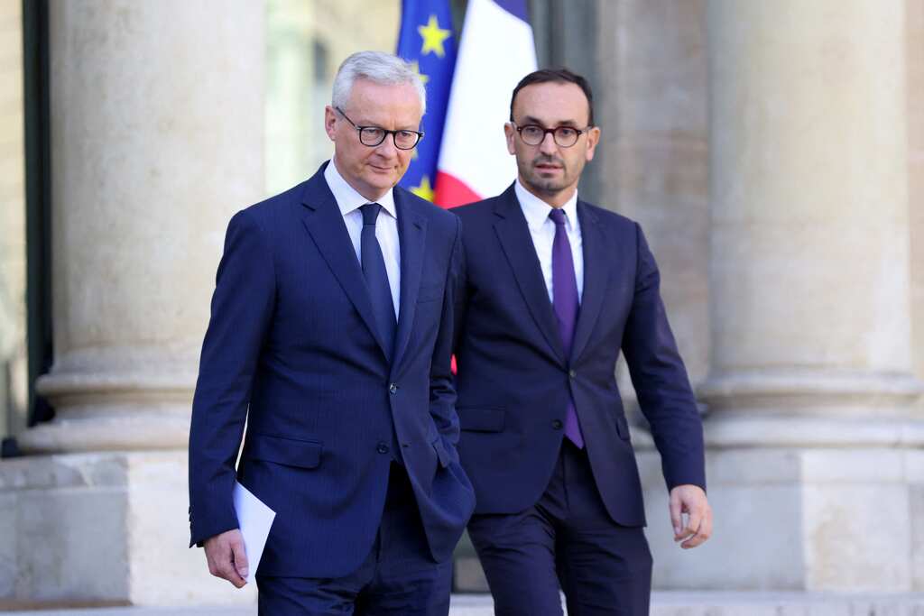 France mulls real estate sales and senior unemployment benefit to tackle budget deficit