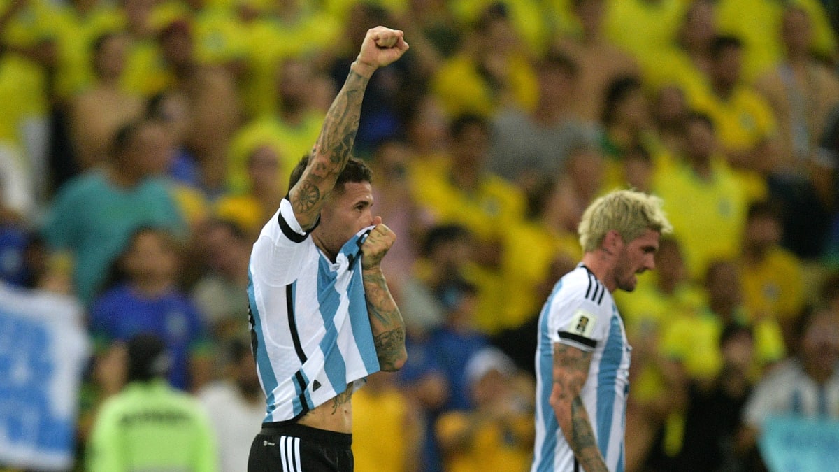 Argentina beat Brazil in World Cup qualifiers after kick-off delayed due to clash between police and fans