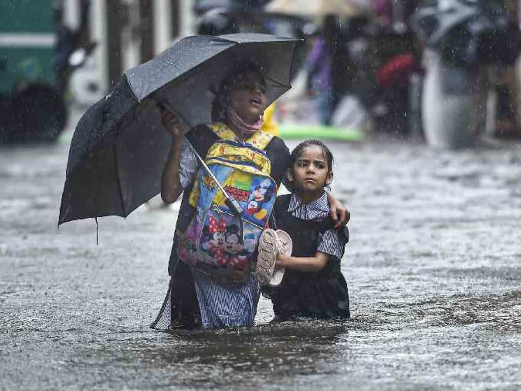 Heavy rain continues to wreak havoc in parts of Kerala, Tamil Nadu; schools shut amid orange alert