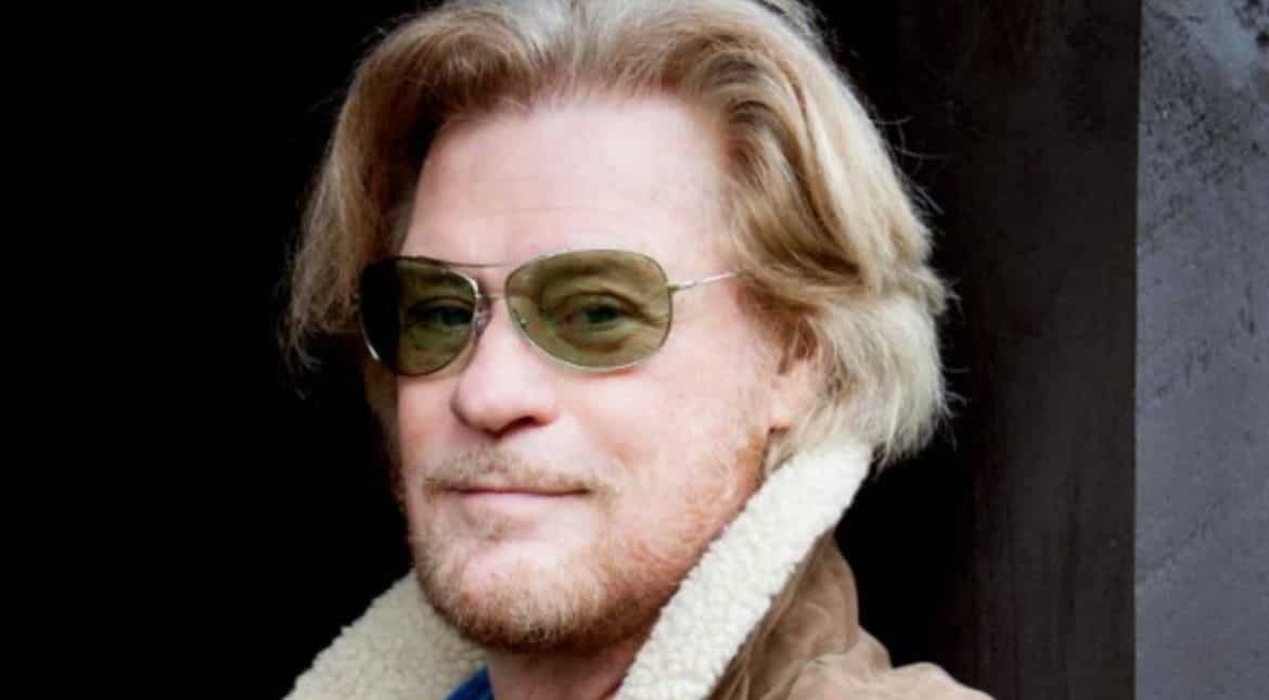 Daryl Hall plays to packed audience amid legal battle with bandmate John Oates Daryl Hall plays to packed audience amid legal battle with bandmate John Oates
