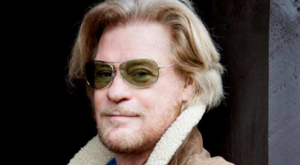 Daryl Hall plays to packed audience amid legal battle with bandmate John Oates