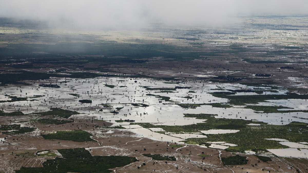 Death toll from flooding in Somalia climbs to nearly 100 Death toll from flooding in Somalia climbs to nearly 100