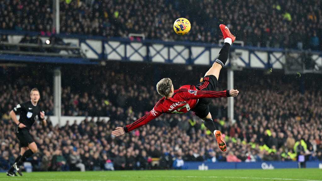 WATCH | Garnacho's overhead kick goal in United's win over Everton draws comparisons with Rooney and Ronaldo