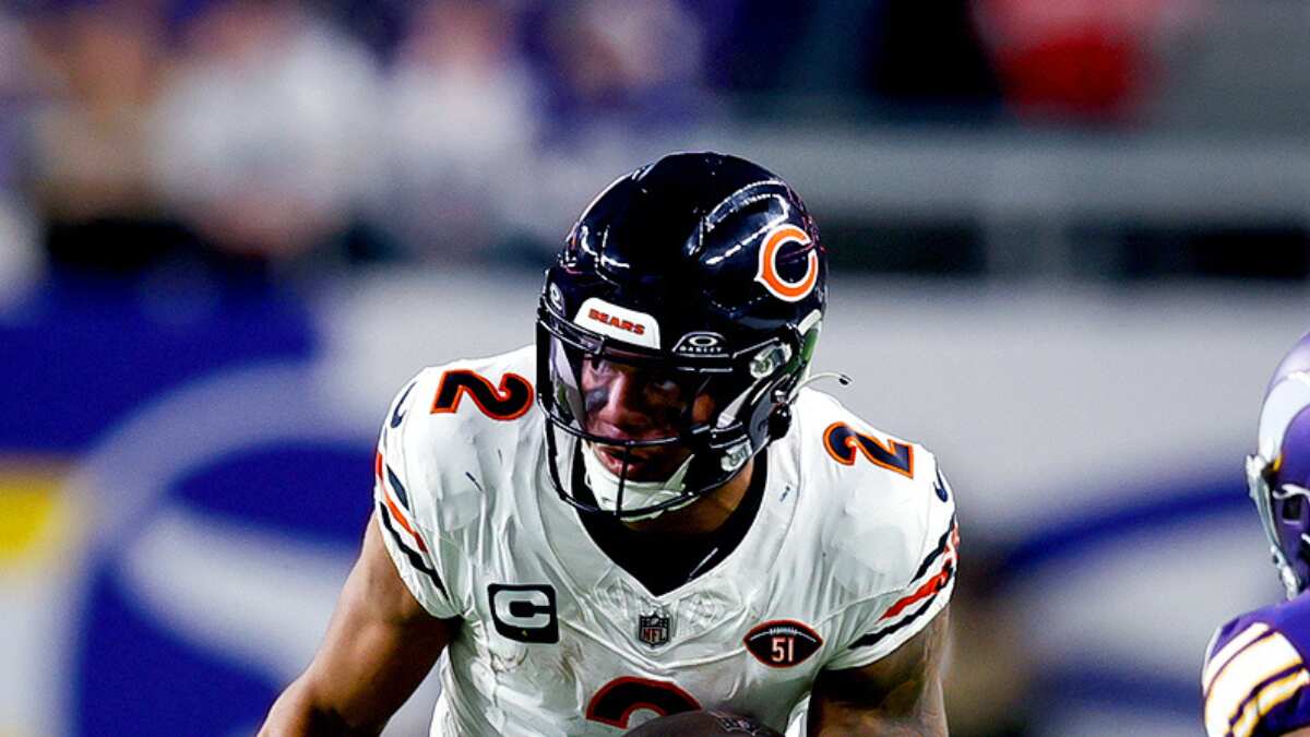 Cairo Santo helps Chicago Bears edge past Minniesota Vikings 12-10