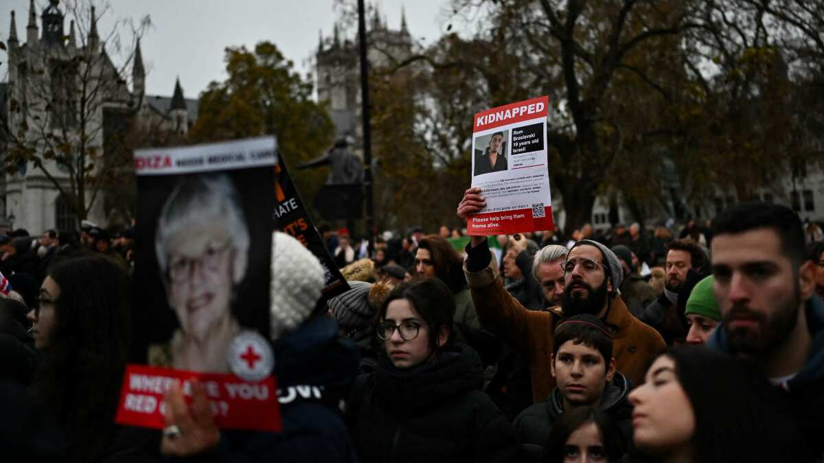 Police arrest far-right activist, man who made antisemitic comments