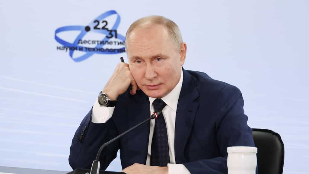 Putin appeals to Russian women to give birth to '8 or more' children