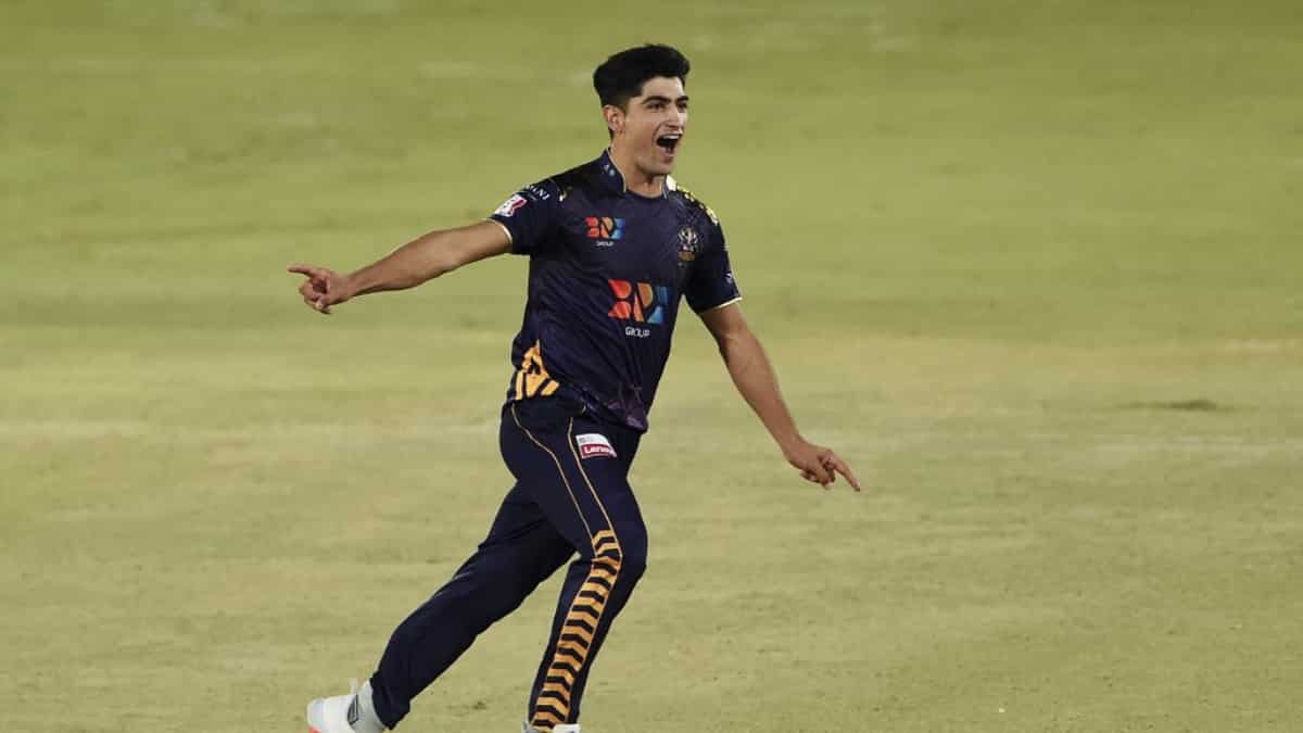 Pakistan's Naseem Shah switches bases in sensational PSL 2024 trade Pakistan's Naseem Shah switches bases in sensational PSL 2024 trade