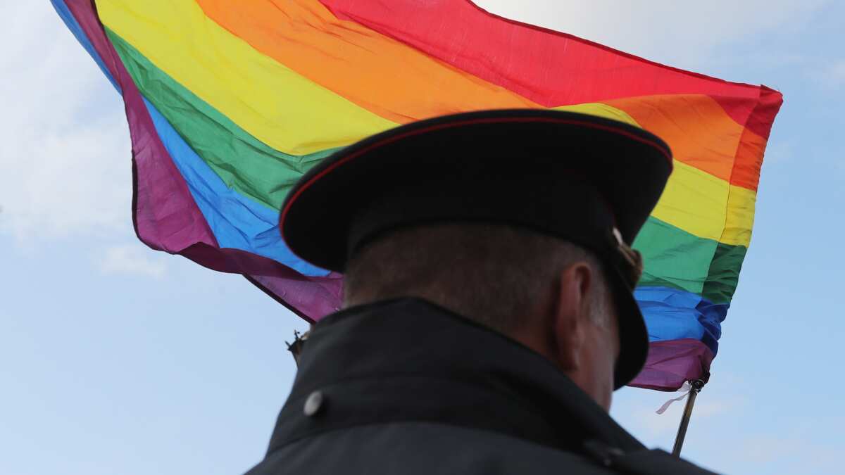 Russia: Security forces raid gay clubs and bars across Moscow Russia: Security forces raid gay clubs and bars across Moscow