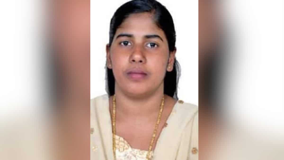 Mother of Indian nurse on death row in Yemen seeks to pay 'blood money'; Delhi HC turns to centre Mother of Indian nurse on death row in Yemen seeks to pay 'blood money'; Delhi HC turns to centre