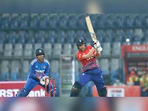 Nat Sciver-Brunt stars as England women beat Indian team in first T20I