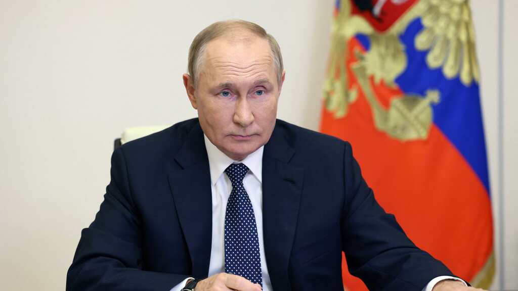 Putin closes in on fifth term as Russian lawmakers set date for 2024 presidential election