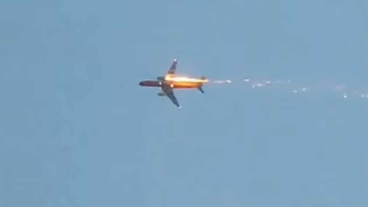 Video: China-bound Russian plane goes up in flames moments after terrifying explosion