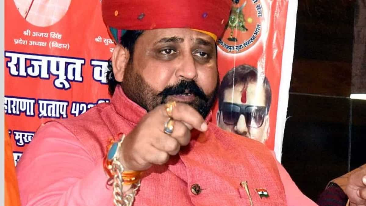 India: Delhi Police arrest two shooters, their aide in murder of Karni Sena chief Sukhdev Gogamedi India: Delhi Police arrest two shooters, their aide in murder of Karni Sena chief Sukhdev Gogamedi