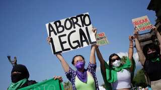 Texas supreme court overturns ruling on pregnant woman seeking abortion after she leaves state