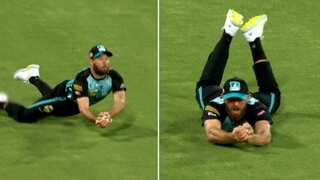 WATCH | Michael Neser grabs INCREDIBLE catch in BBL 13 as Brisbane Heat beat Sydney Thunder