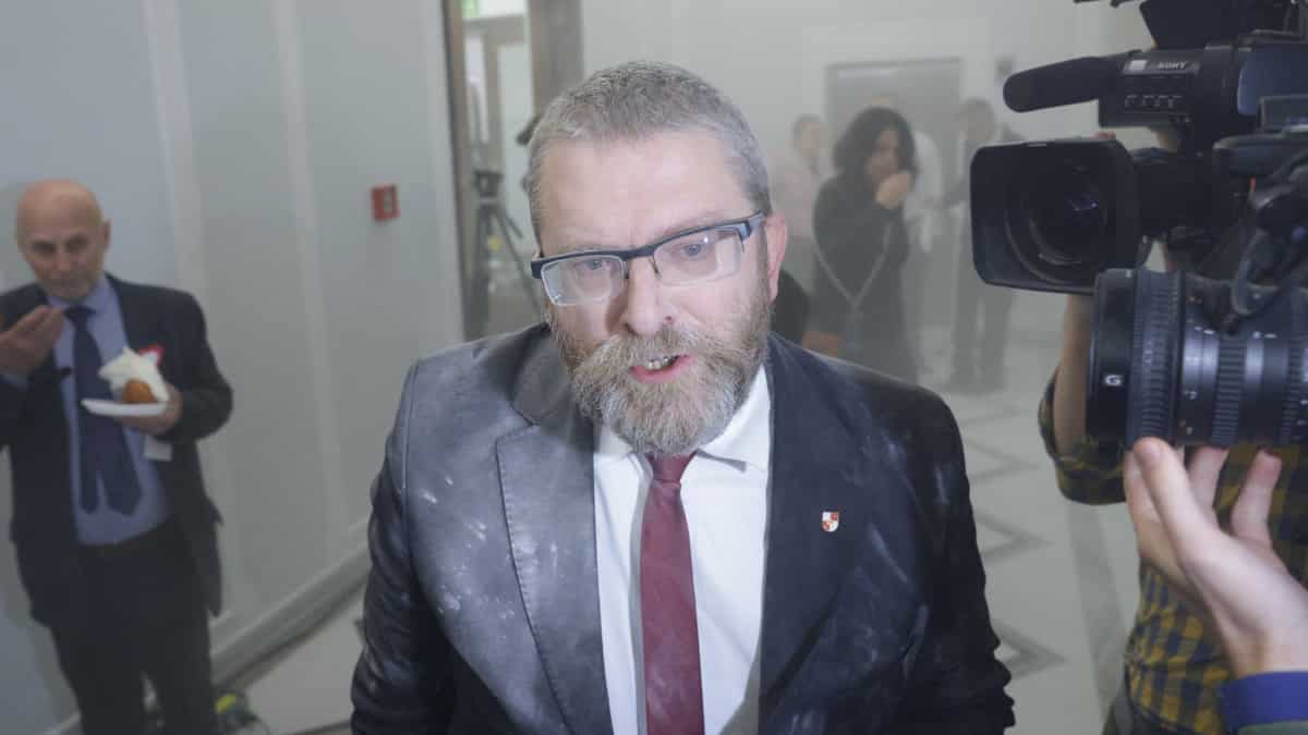 Video: Far-right Polish lawmaker uses fire extinguisher to put out Hanukkah candles