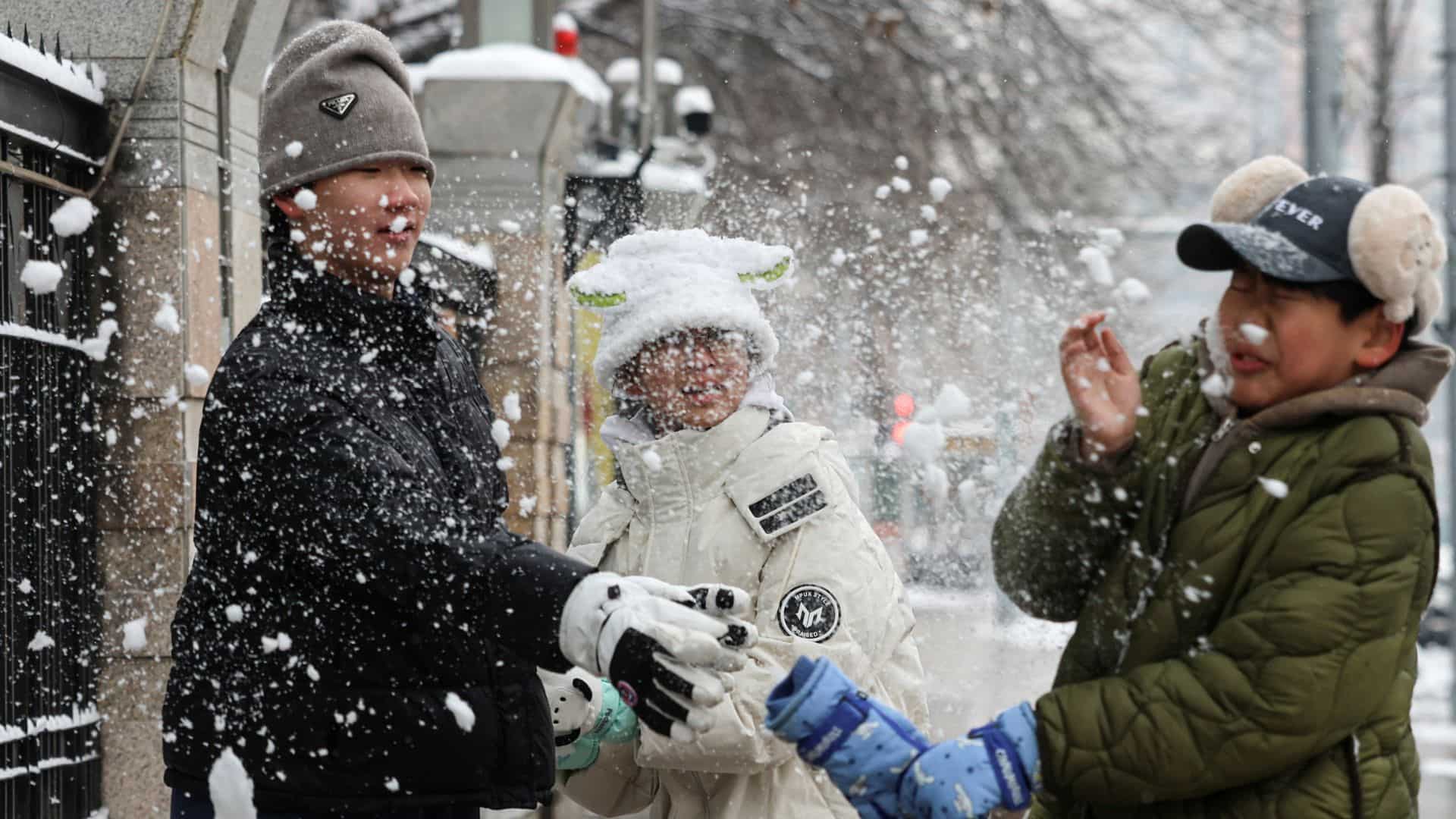 Beijing takes measures amid second cold wave